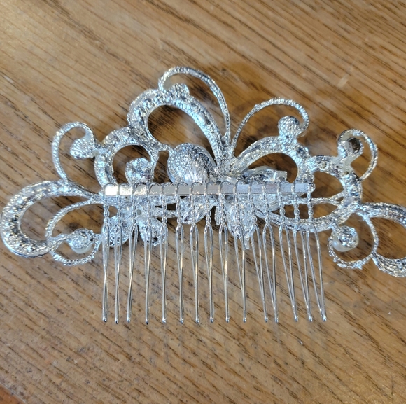 Beautiful Wedding Comb - Picture 2 of 4